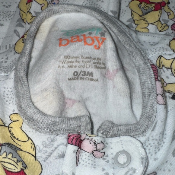 Disney Baby Winnie the Pooh Sleep and Play Footie Pajamas 0-3 months - Picture 2 of 6